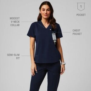 fabletics navy scrubs vital one pocket top and high waisted on call joggers - M